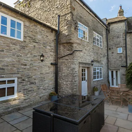 Harmby House *