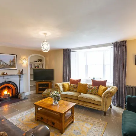 Harmby House * ميدلهام